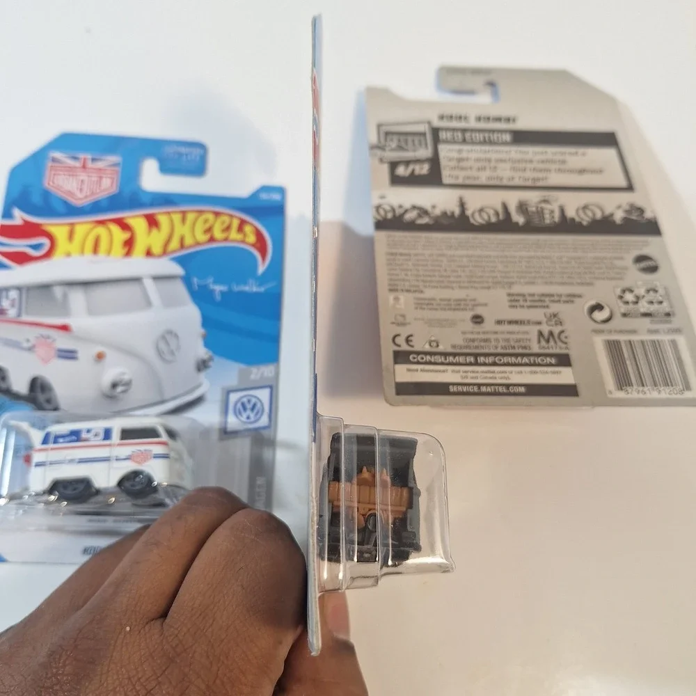 Hot Wheels Kool Kombi Target Red Edition/ Magnus Walker/ Moon Eyes